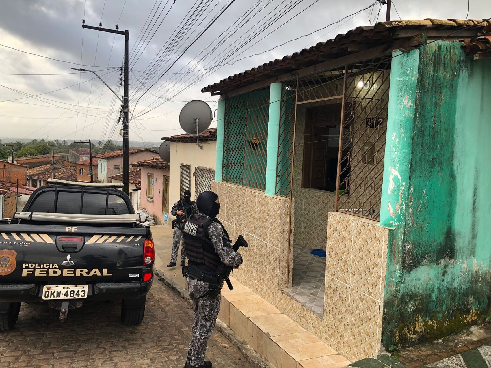 Três pessoas são presas em operação contra tráfico de drogas, lavagem de dinheiro e crimes violentos em São Cristóvão